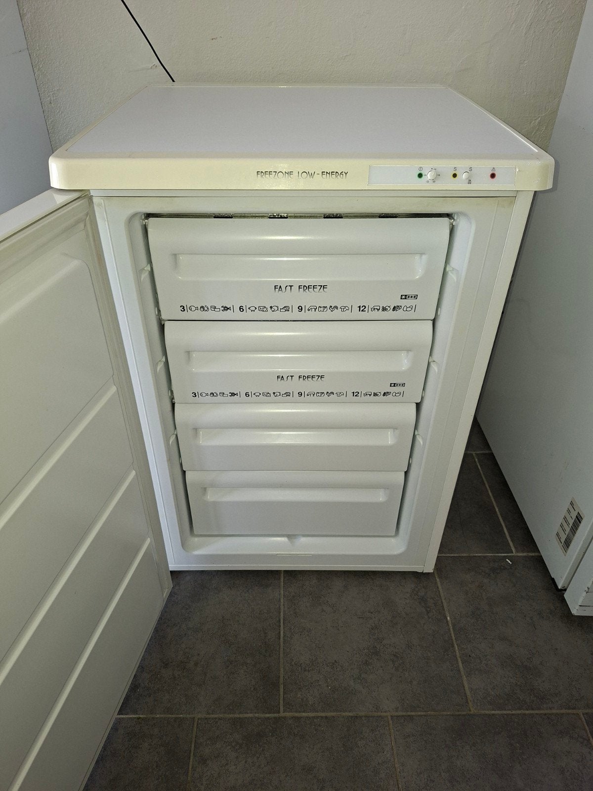 Zanussi tafelmodel vrieskast, Gebruikt, Minder dan 60 cm, Energieklasse A of zuiniger, Vrijstaand