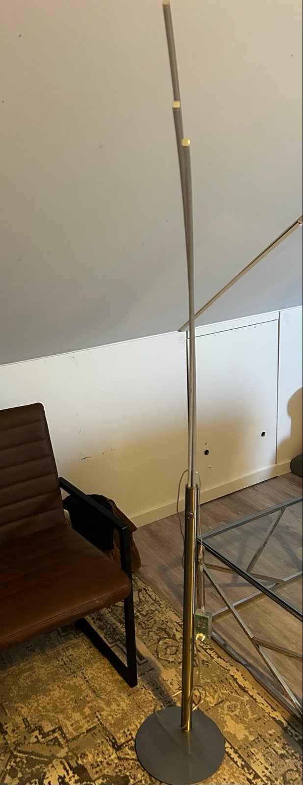 Moderne vloerlamp met gebogen design, Ophalen, Gebruikt, Overige fittingen, Metaal