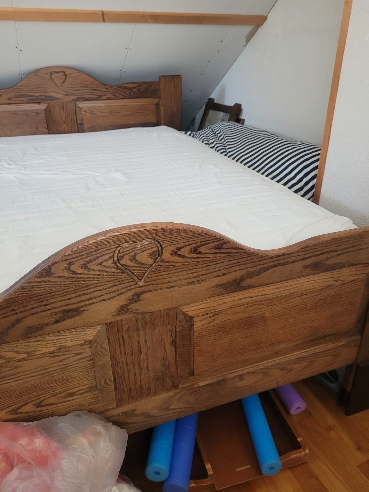 Gratis! Tweepersoons eiken bed met hartdetails, Gebruikt, Bruin, Tweepersoons, Hout