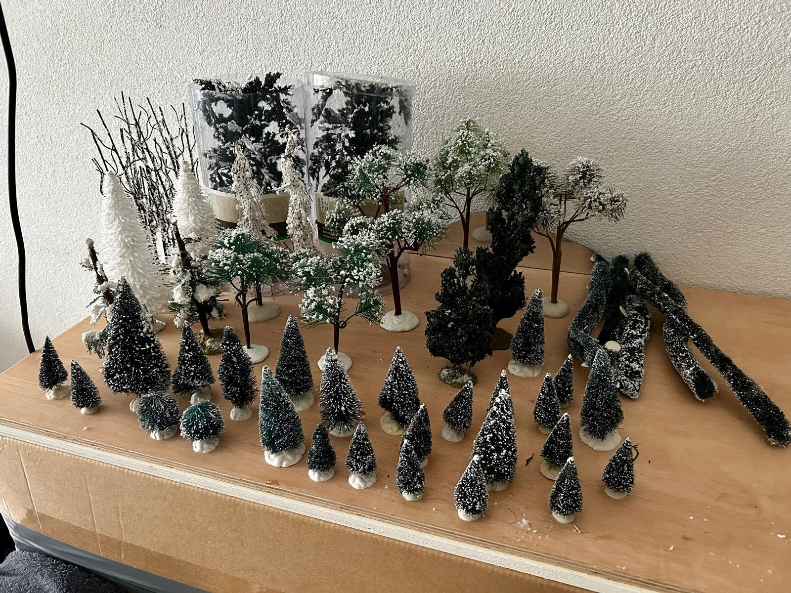 20 Lemax en Intratuin bomen en hegjes kerst kerstdorp, Ophalen, Gebruikt