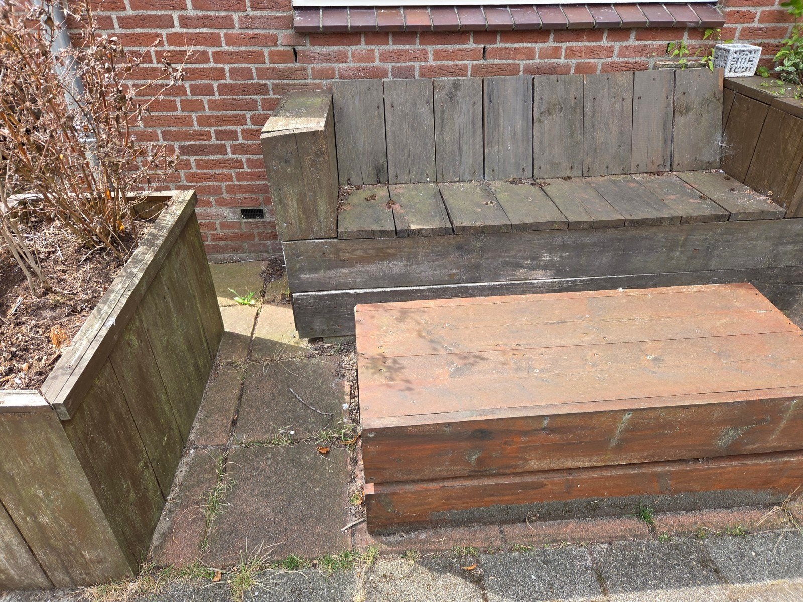 Robuuste houten tuinbank met salontafel en plantenbak, Ophalen, Gebruikt, Hout