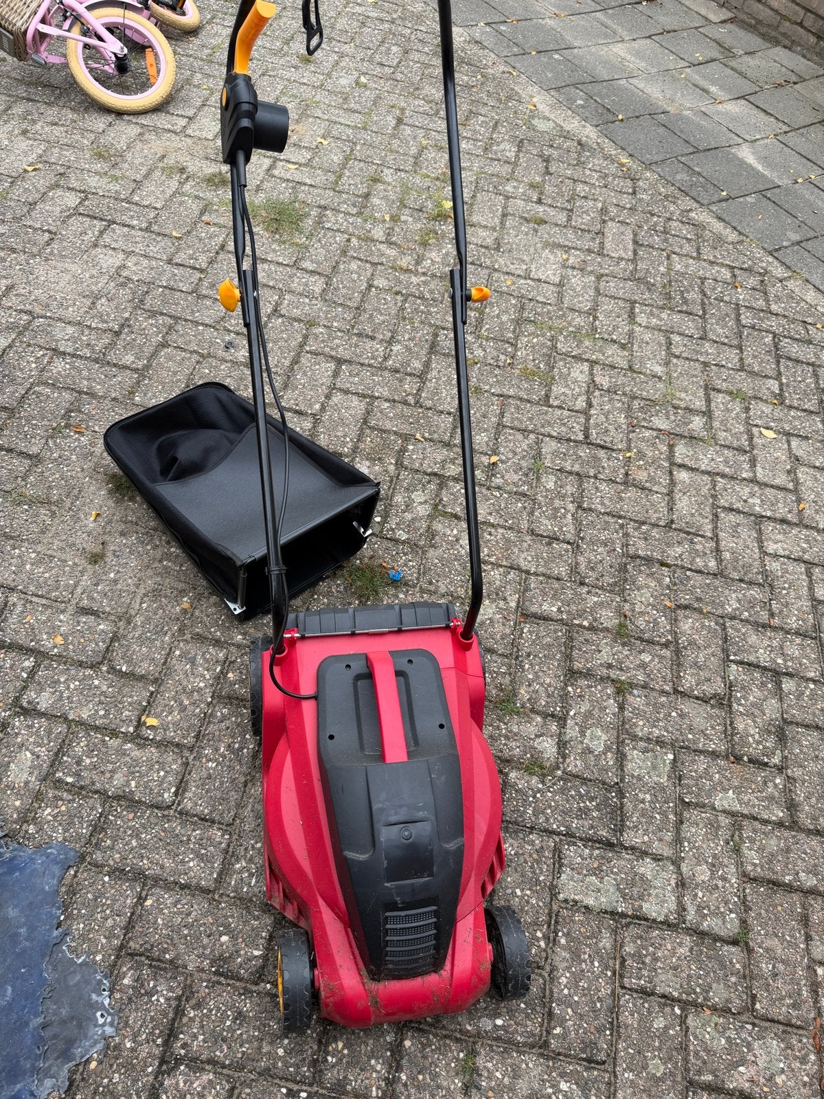 Elektrische grasmaaier met opvangbak, Tuin en Terras, Ophalen, Cirkelmaaier, Gebruikt, Elektrische grasmaaier