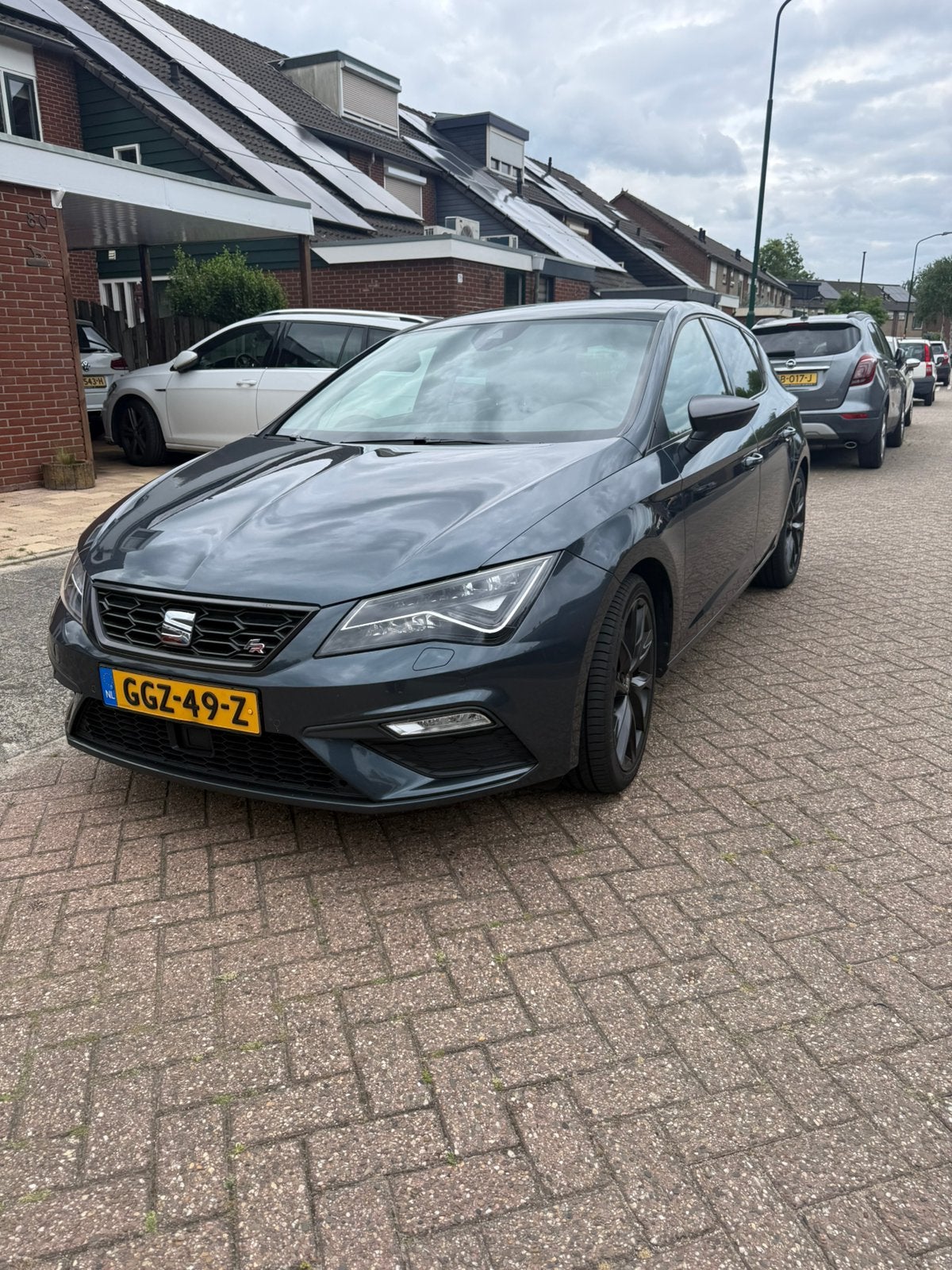Seat Leon 1.5 TSI 150PK Dsg-7 2020 Grijs, 1498 cc, Zwart, 4 cilinders, 150 pk