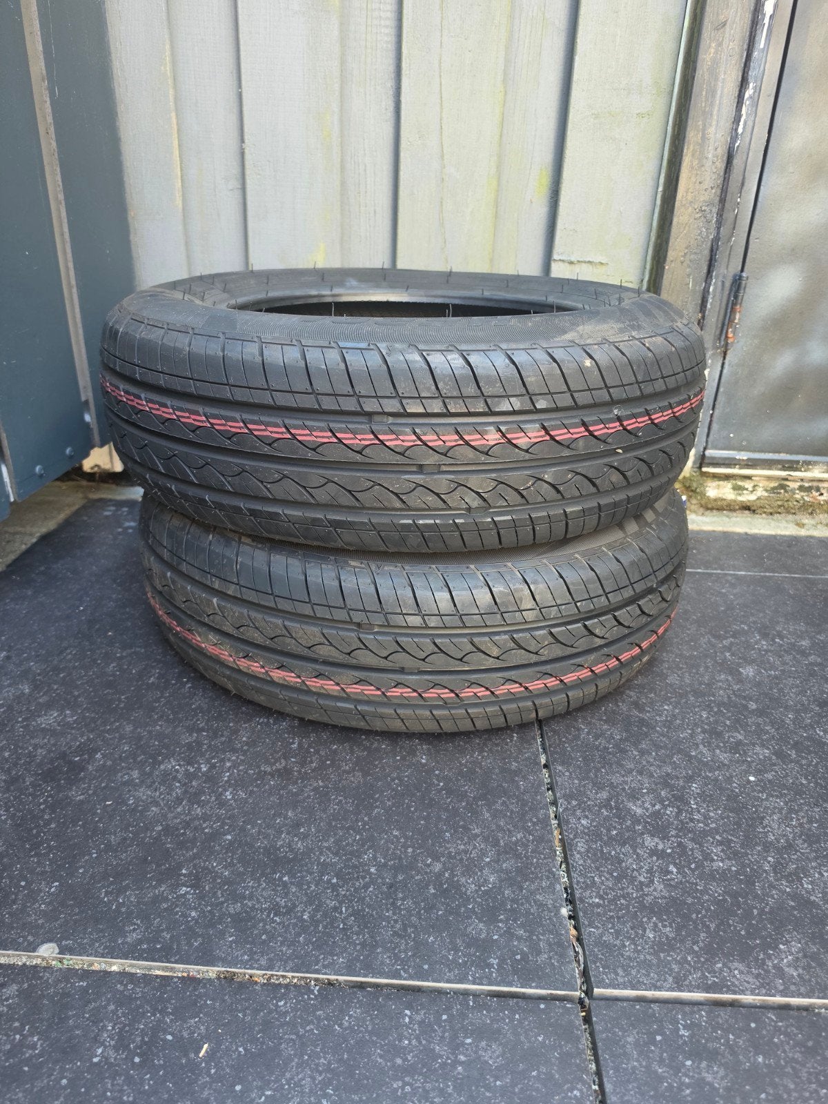 Twee ongebruikte, nieuwe banden, maat 175/65R14, Auto diversen, Autosport-onderdelen, Ophalen, Nieuw