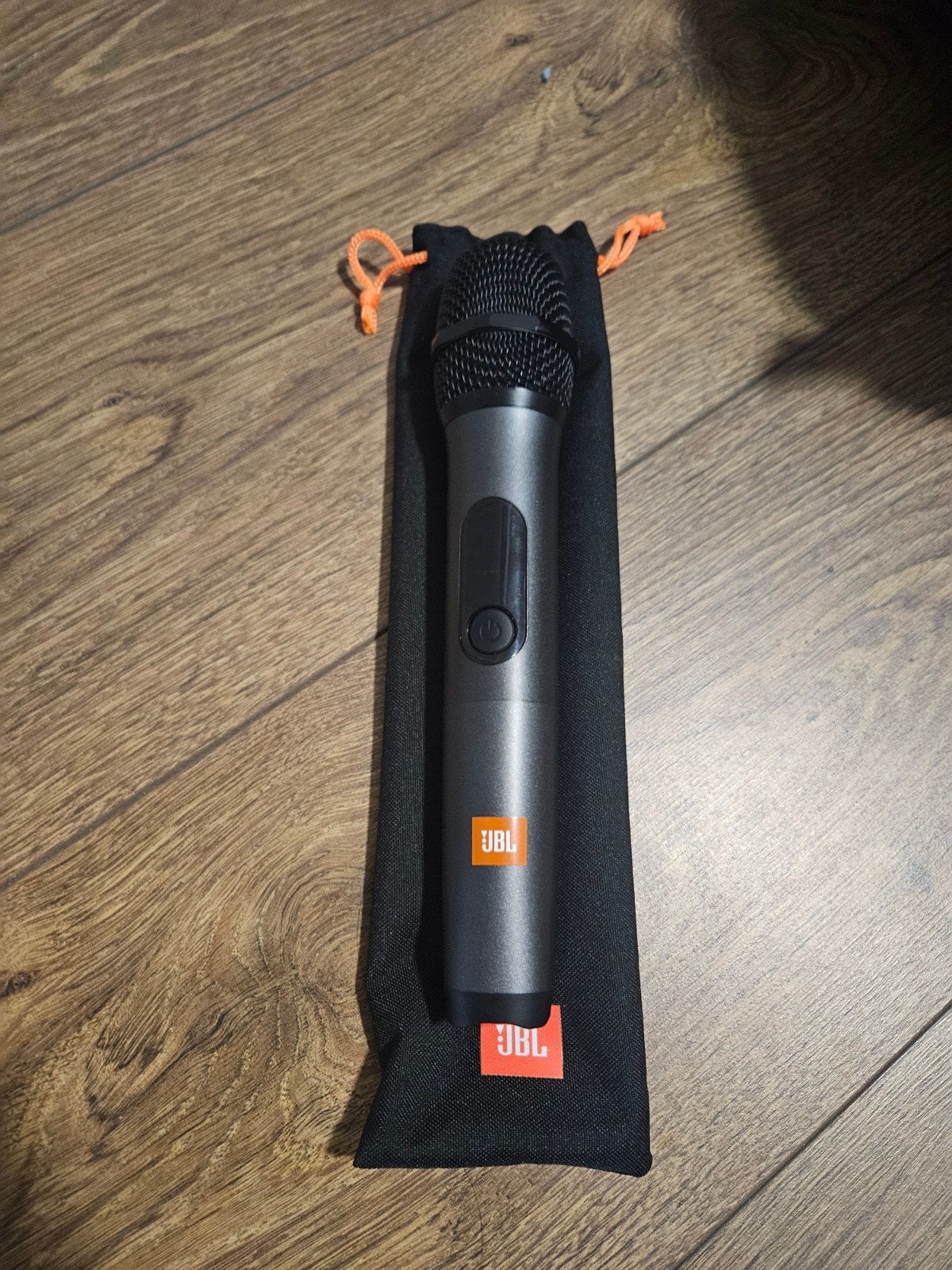Foto 8 van JBL Partybox On-The-Go met microfoon en accessoires