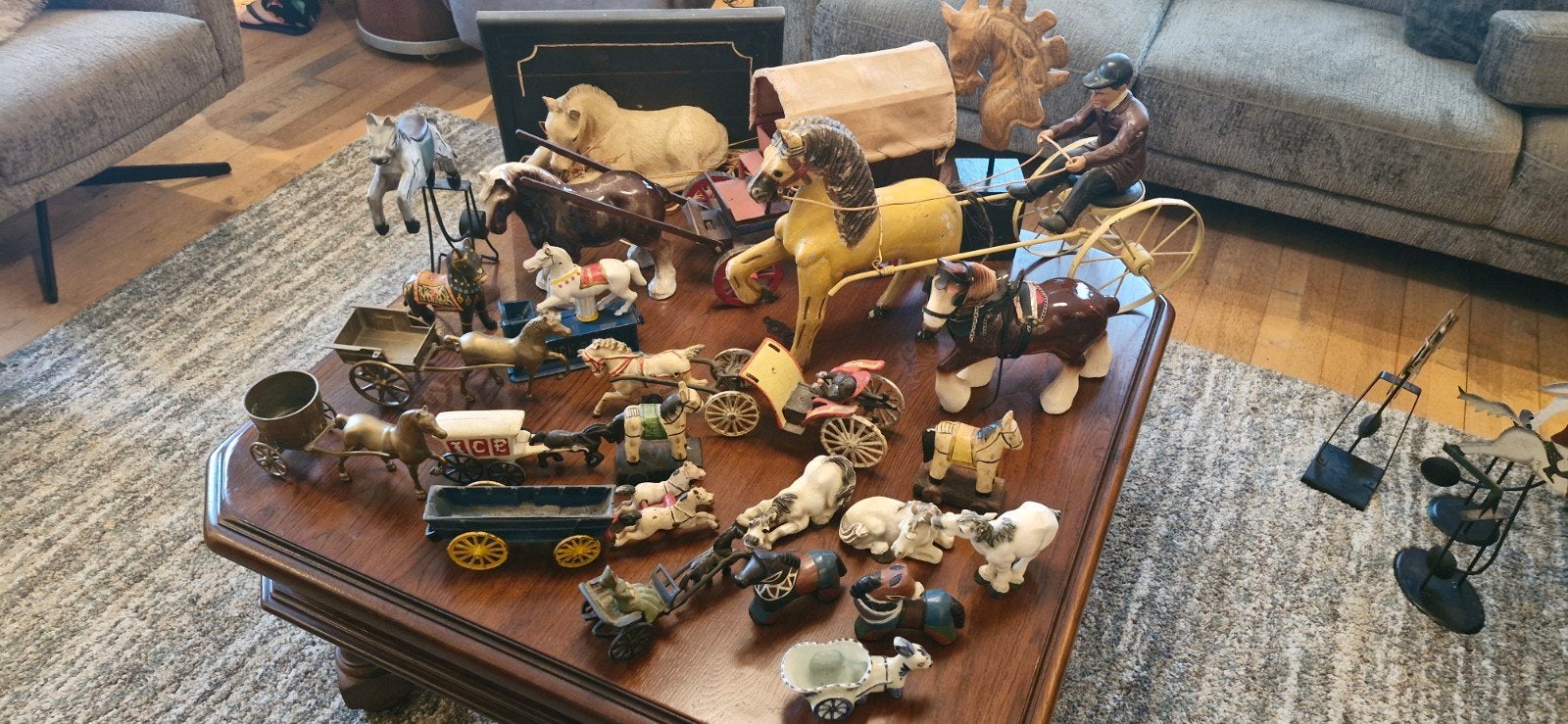 Verzameling van antieke paarden en wagens, Ophalen, Gebruikt