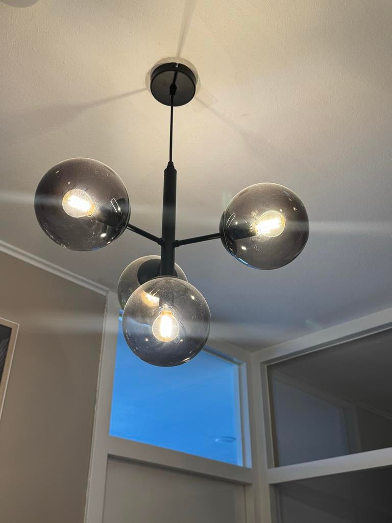 Moderne Kwantum plafondlamp met 4 rookglazen bollen, Ophalen of Verzenden, Zo goed als nieuw, Glas, Minder dan 50 cm