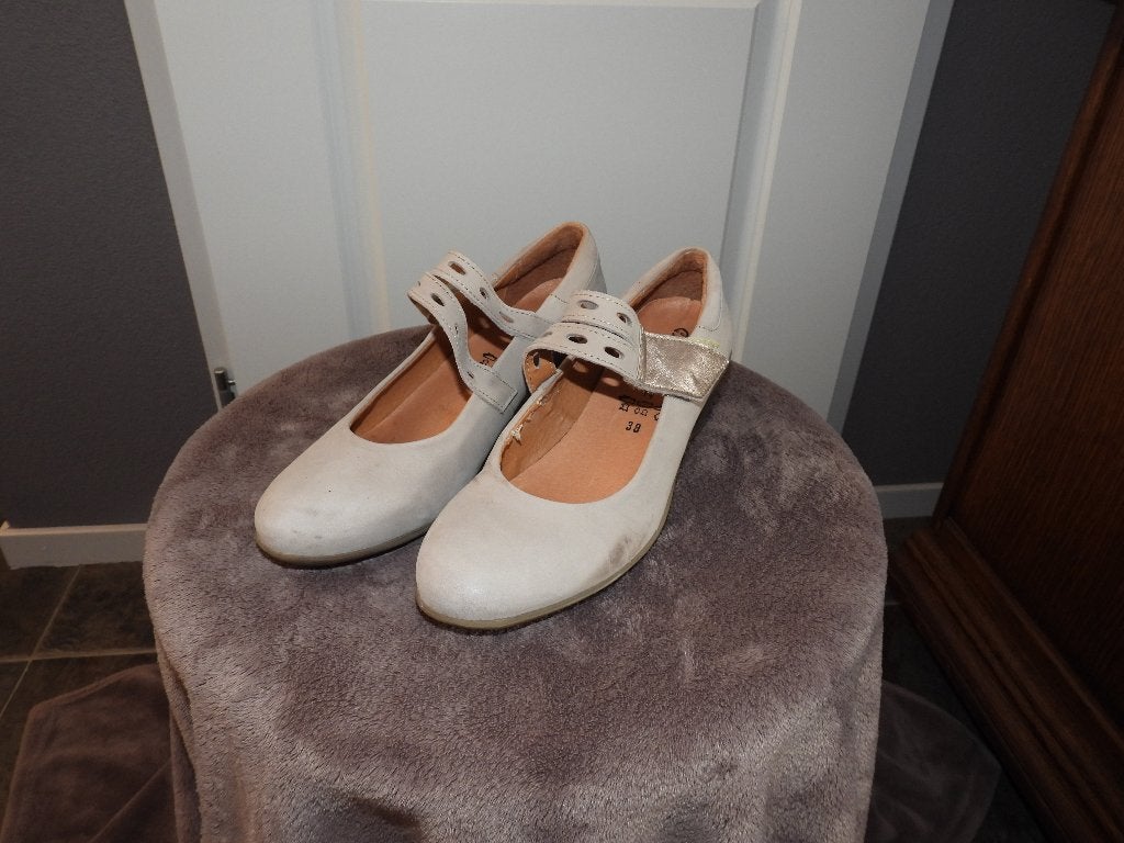 Comfort pumps beige 38, Kleding | Dames, Schoenen, Pumps, Zwart, Ophalen of Verzenden, Zo goed als nieuw