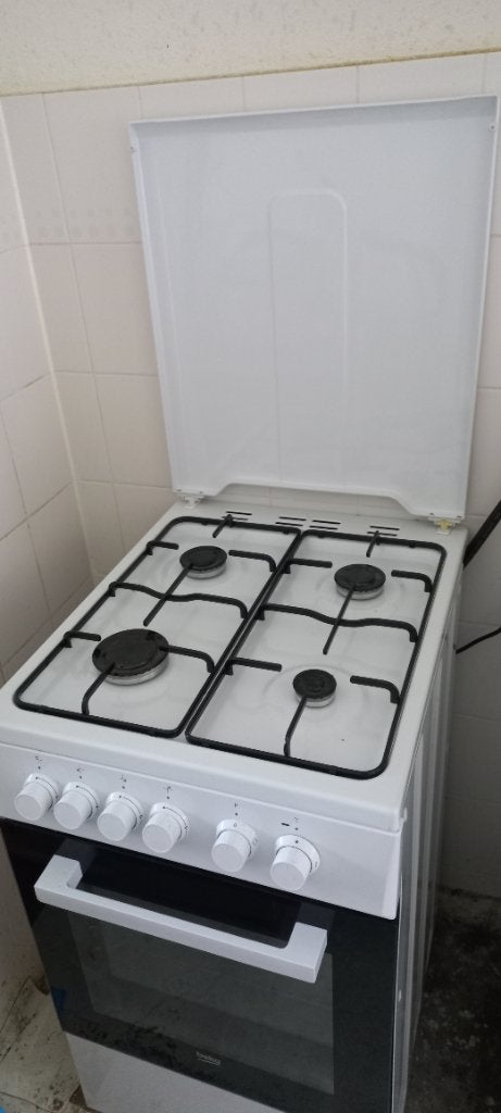 BEKO gasfornuis met oven, Ophalen, Gebruikt, 4 kookzones, Gas