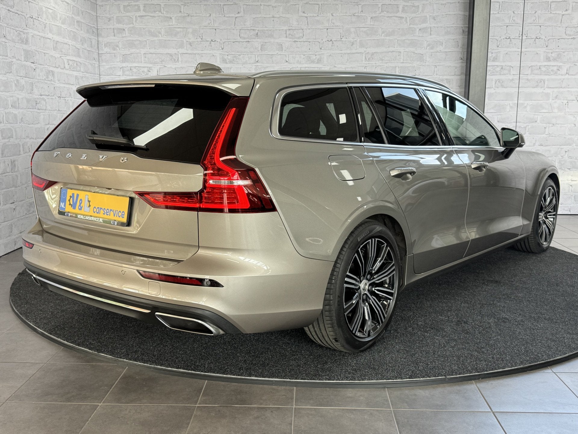 Volvo V60 2.0 T4 Inscription Polestar 210PK Massage Camera C, 4 cilinders, 1969 cc, 1603 kg, 209 pk