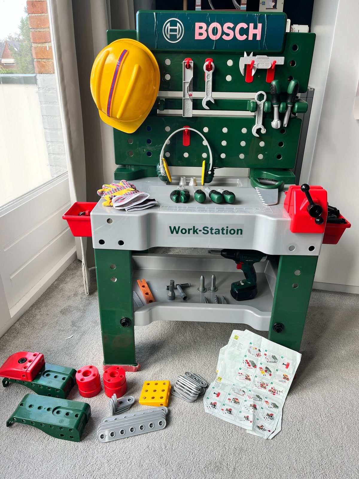 Bosch speelgoed werkbank met gereedschap en bouwset, Kinderen en Baby's, Ophalen, Gebruikt, Knutselen, Met geluid