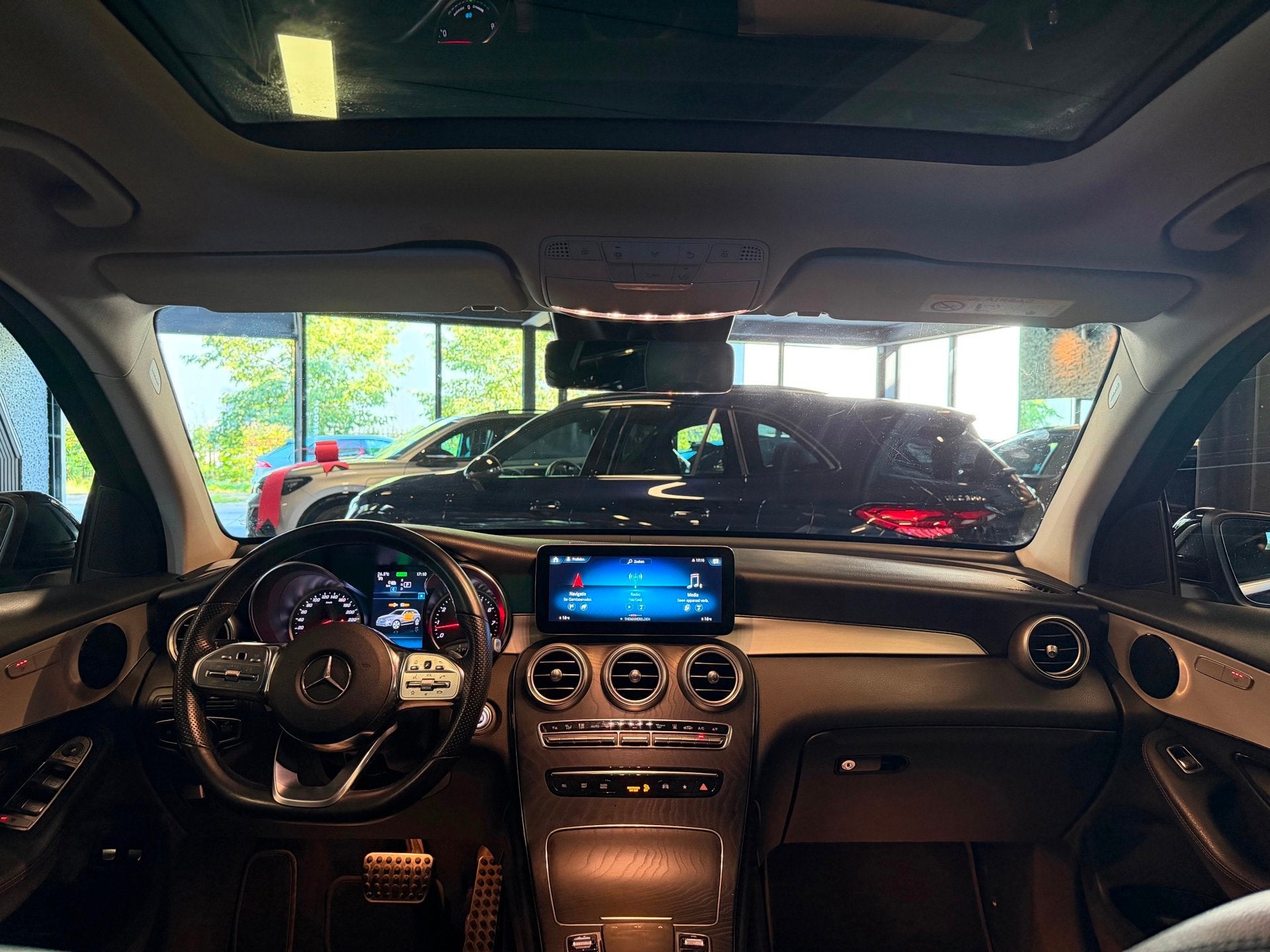 Mercedes-Benz GLC-klasse 300e 4MATIC AMG Line|Pano|Trekhaak|, Auto's, Automaat, Gebruikt, Euro 6, 4 cilinders