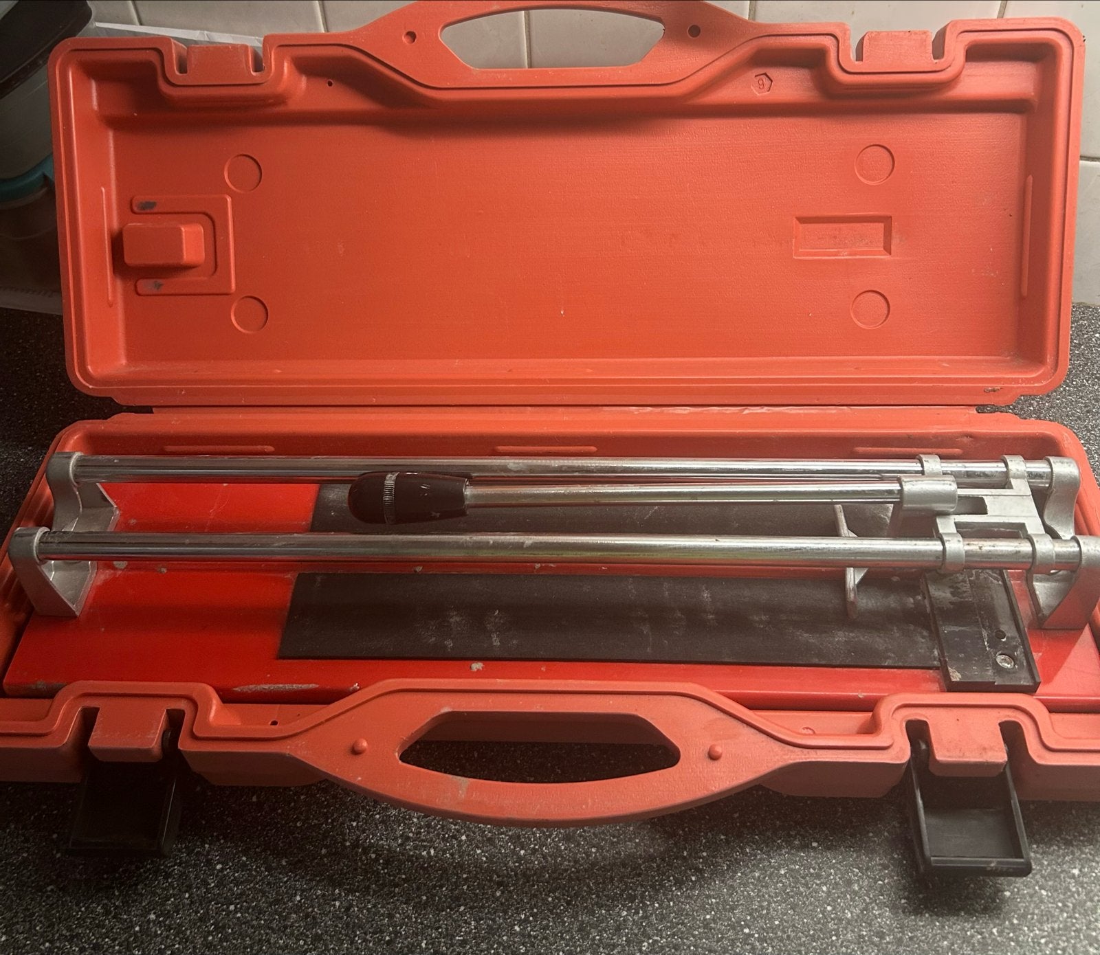 Tegelsnijder in koffer - Max 50 cm tegelformaat, Doe-het-zelf en Verbouw, Gereedschap | Handgereedschap, Ophalen of Verzenden