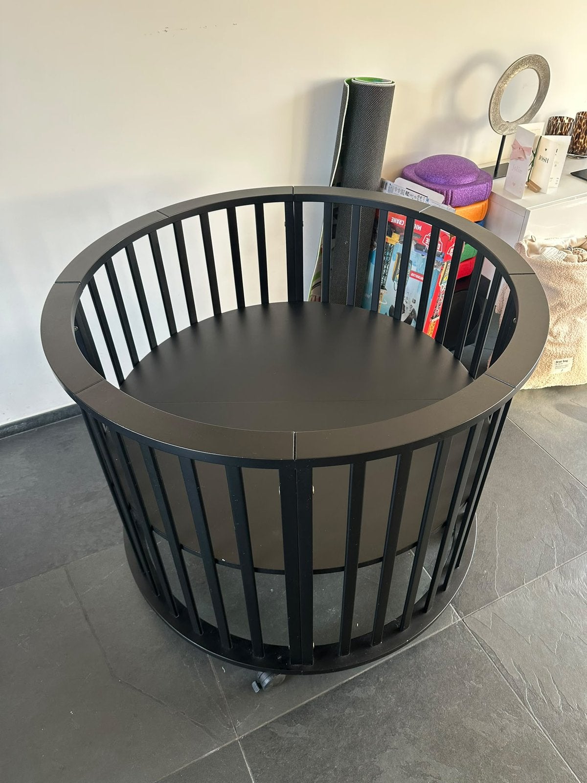 Ronde box mat zwart – 90 cm baby park 3jaar oud, Kinderen en Baby's, Ophalen, Zo goed als nieuw, Rond, Wieltjes
