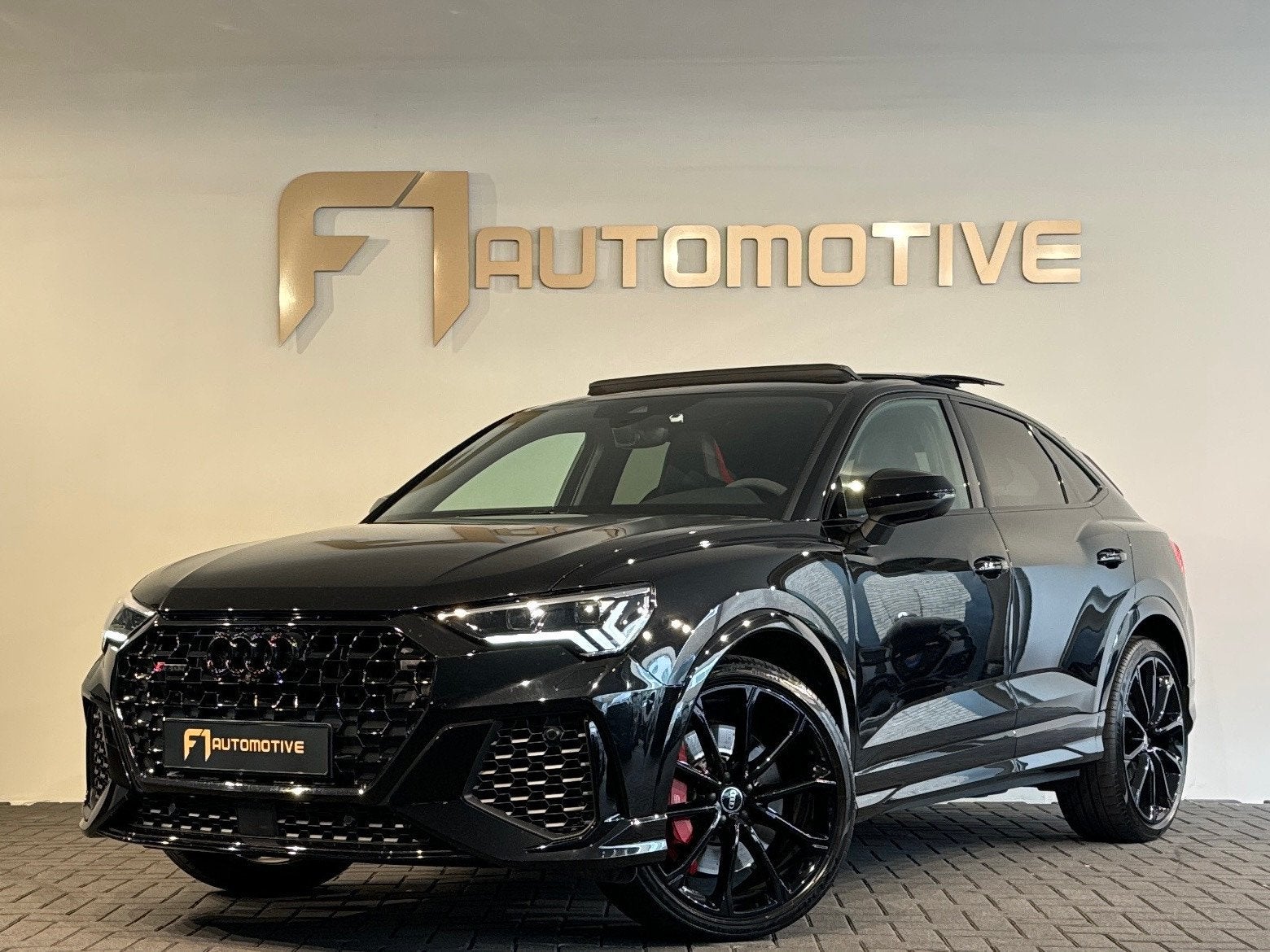 Audi RSQ3 Sportback 2.5 TFSI RS Pano|B&O|Trekhaak|360|Memory, Auto's, Automaat, Gebruikt, Euro 6, 1675 kg