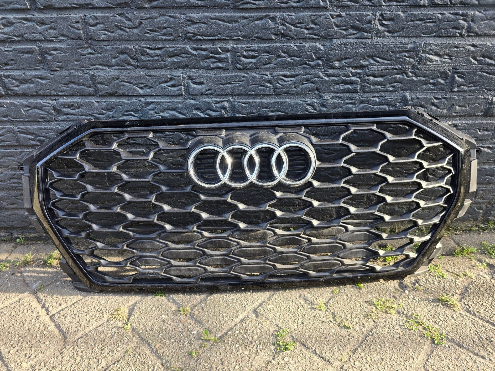 Grille Audi Q3 83A S-line bj 2019-2024, Audi, Gebruikt, Voor, Bumper