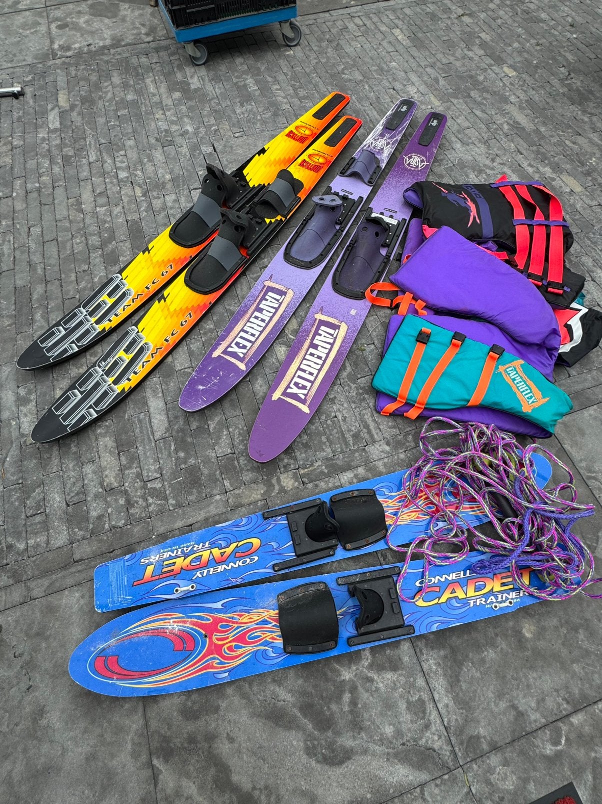 Waterski’s + zwemvesten, Watersport en Boten, Waterski's, Ophalen, Gebruikt, Waterski's