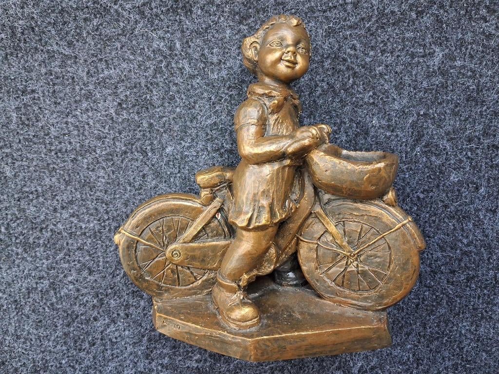 Bronzen sculptuur kind op fiets, Antiek en Kunst, Antiek | Koper en Brons, Ophalen, Brons