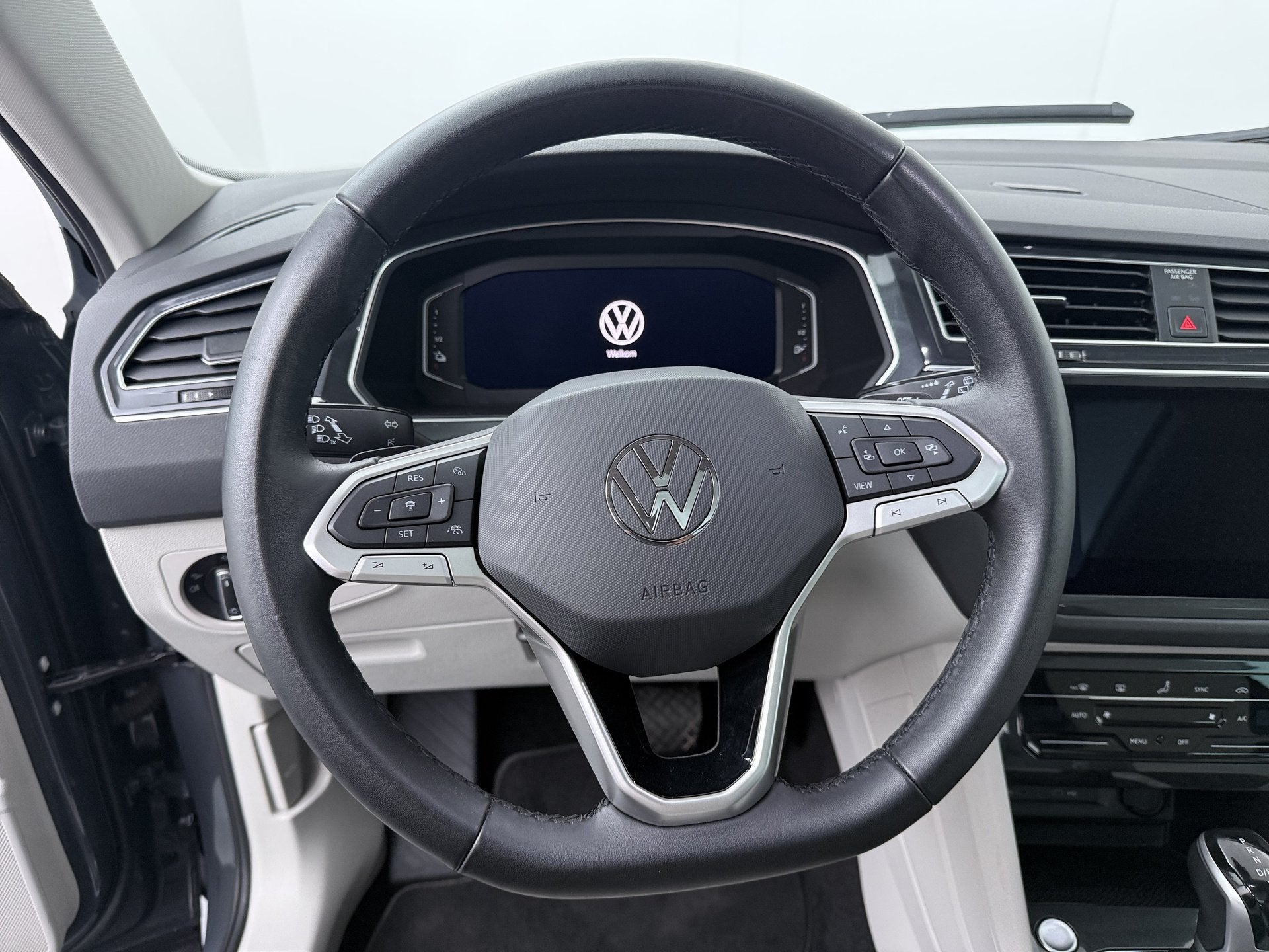 Volkswagen Tiguan 1.4 TSI eHybrid 245 pk Elegance | Pano | C, 4 cilinders, Alcantara, Hybride Elektrisch/Benzine, SUV of Terreinwagen