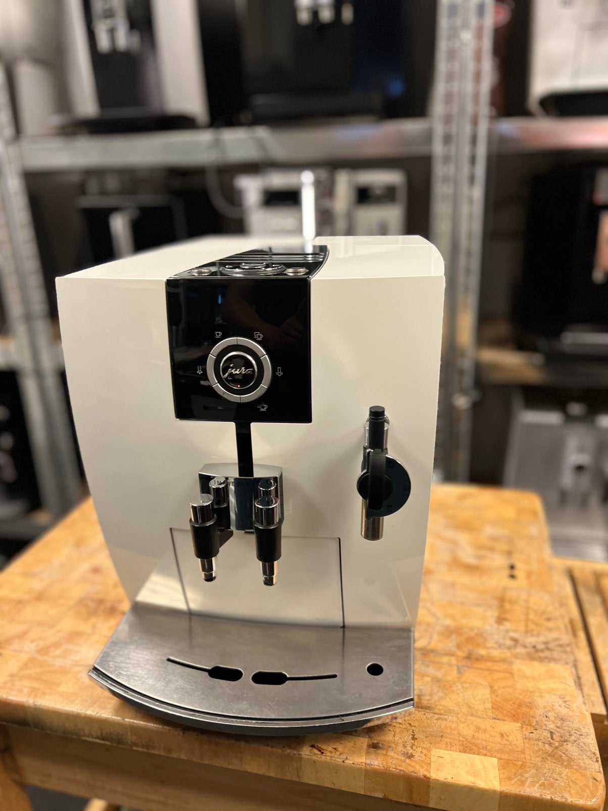Jura J 5, Witgoed en Apparatuur, Koffiezetapparaten, 10 kopjes of meer, Koffiemachine, Ophalen of Verzenden, Kaffeeweltstrasse 10 	•	Postcode: 4626 	Niederbuchsiten