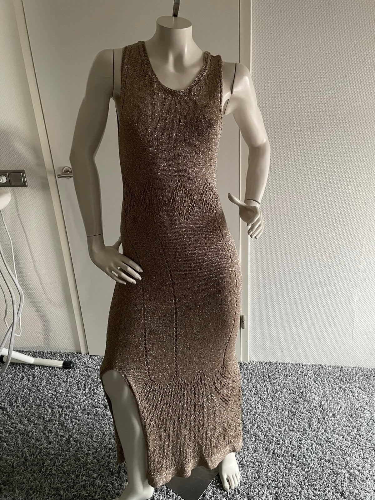 Twinset goudkleurige jurk met onder jurkje maat s, Maat 38/40 (M), Cocktailjurk, Ophalen of Verzenden, Zo goed als nieuw