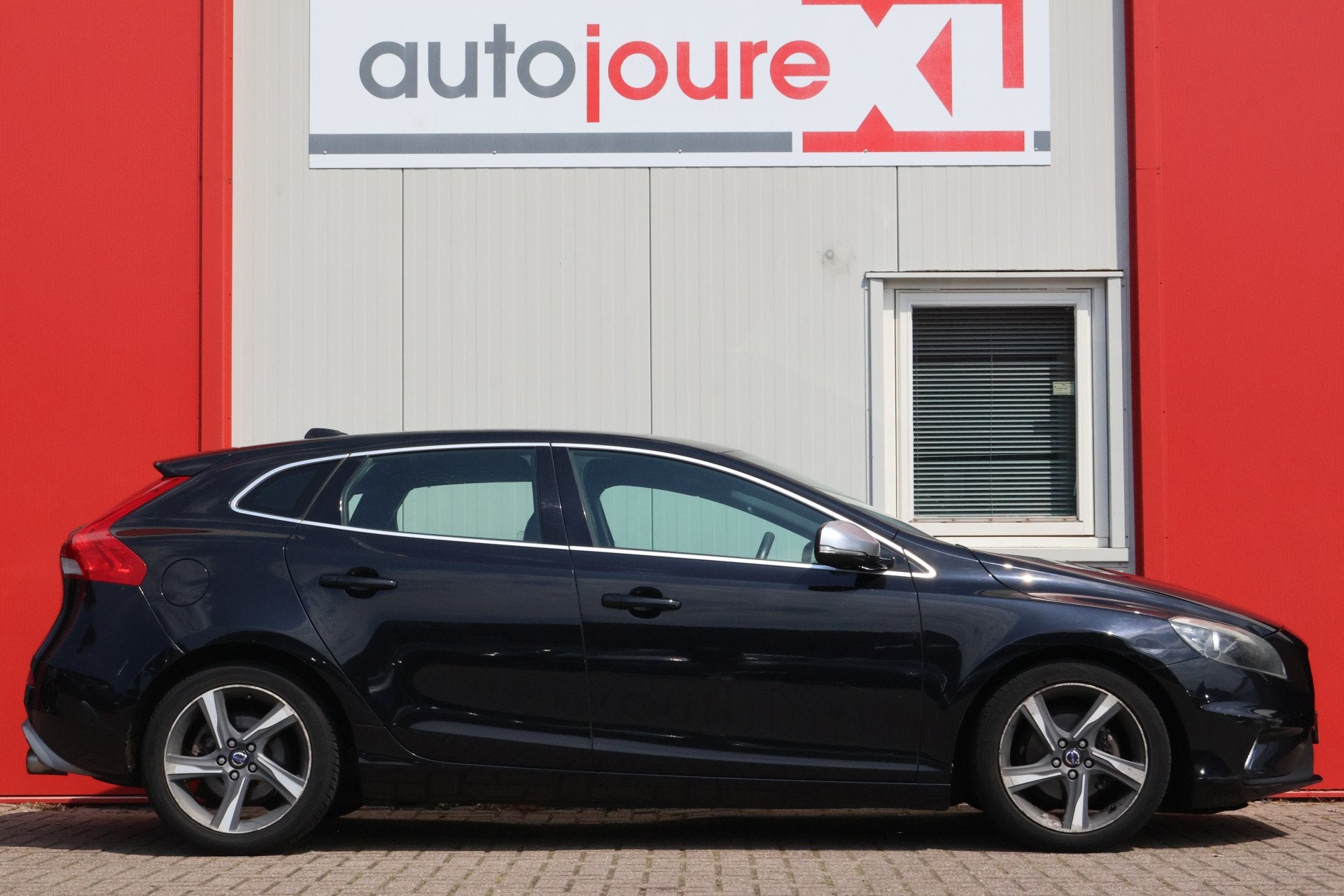 Volvo V40 1.6 D2 R-Design (bj 2013), Auto's, Voorwielaandrijving, Euro 5, Gebruikt, Zwart
