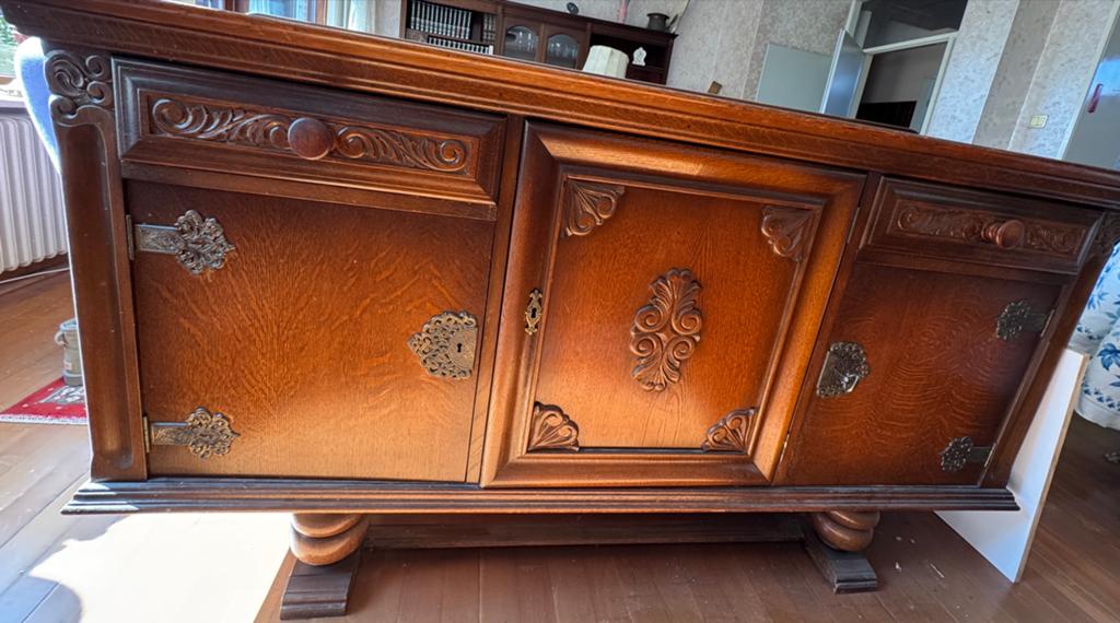 Antiek eiken dressoir met houtsnijwerk, Ophalen