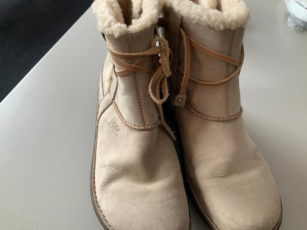 Uggs leren schoenen maar 42, Verzenden, Zo goed als nieuw, Zwart