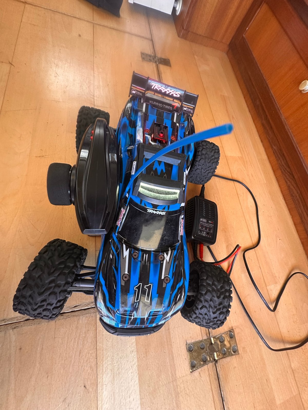 Traxxas Rustler 4x4 Brushed RTR met LiPo, lader en verlichti, Auto offroad, Zo goed als nieuw, Schaal 1:10, RTR (Ready to Run)
