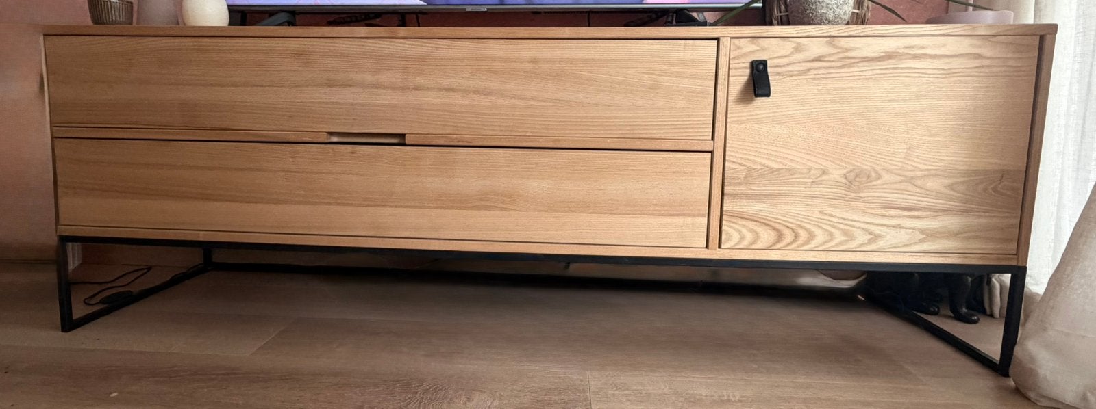 WOOOD Silas tv-meubel (180 cm breed) – eiken/zwart metaal, 150 tot 200 cm, Ophalen of Verzenden, Zo goed als nieuw, Minder dan 100 cm