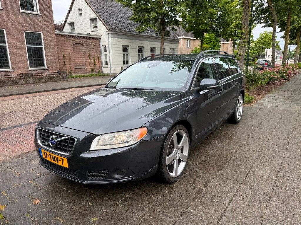 Volvo V70 1.6 T4 Limited Edition AUTOMAAT LEER DEALER ONDERH, Gebruikt, Zwart, 4 cilinders, 1600 kg