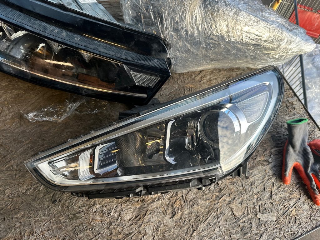 Hyundai I30 h7 koplamp links  92101-G4020, Niet ingevuld, Gebruikt, Niet ingevuld, Ophalen of Verzenden