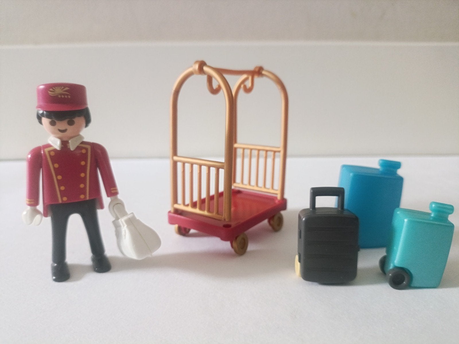 Playmobil hotel piccolo/bell boy met koffers, Complete set, Ophalen of Verzenden, Figuren, Summer fun
