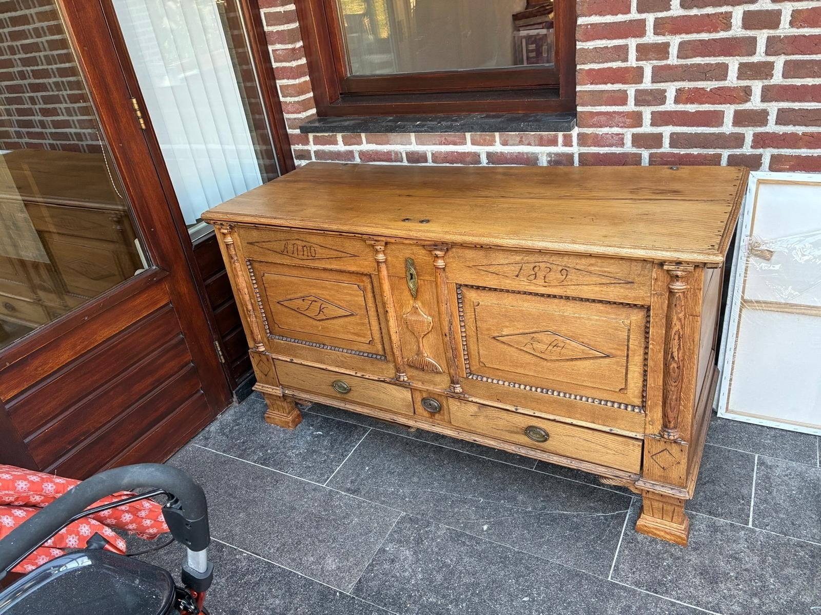 Dekenkist eikenhout en antiek, uit 1829, Ophalen