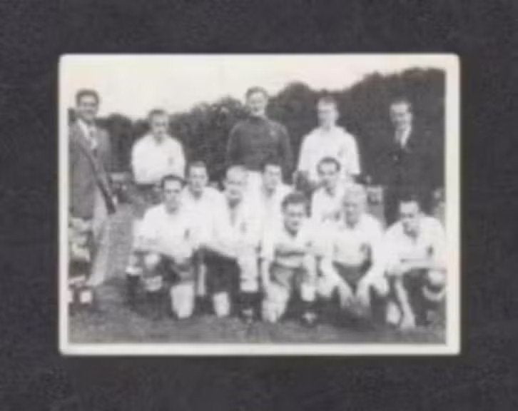 Voetbalplaatje Helder uit Den Helder 1951-1952., Ophalen of Verzenden, Zo goed als nieuw