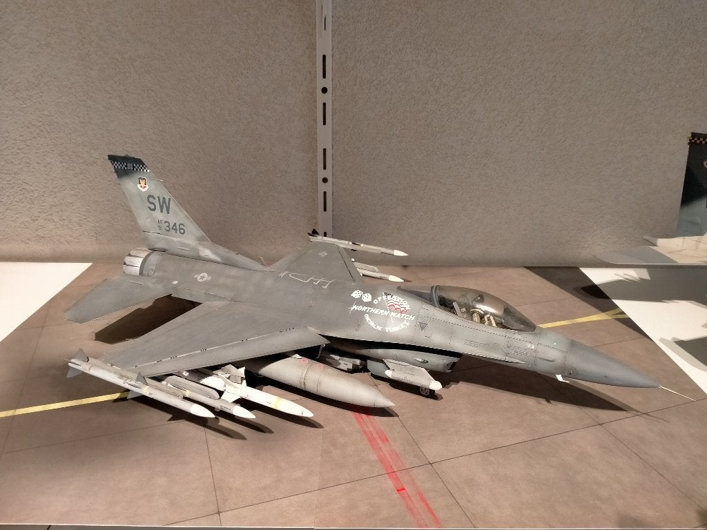 F 16 Tamiya schaal 1/32, Overige merken, Ophalen of Verzenden, Zo goed als nieuw, Groter dan 1:72