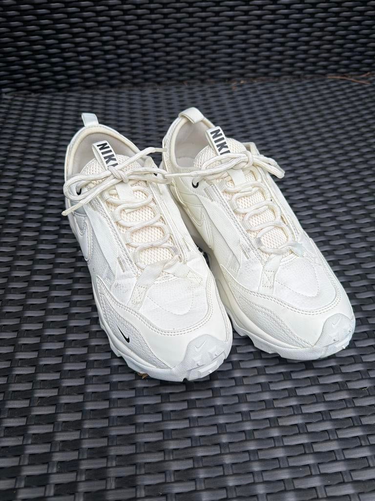 Witte Nike sportschoenen - Maat 39 (US 8), Ophalen of Verzenden, Zo goed als nieuw, Wit, Sportschoenen