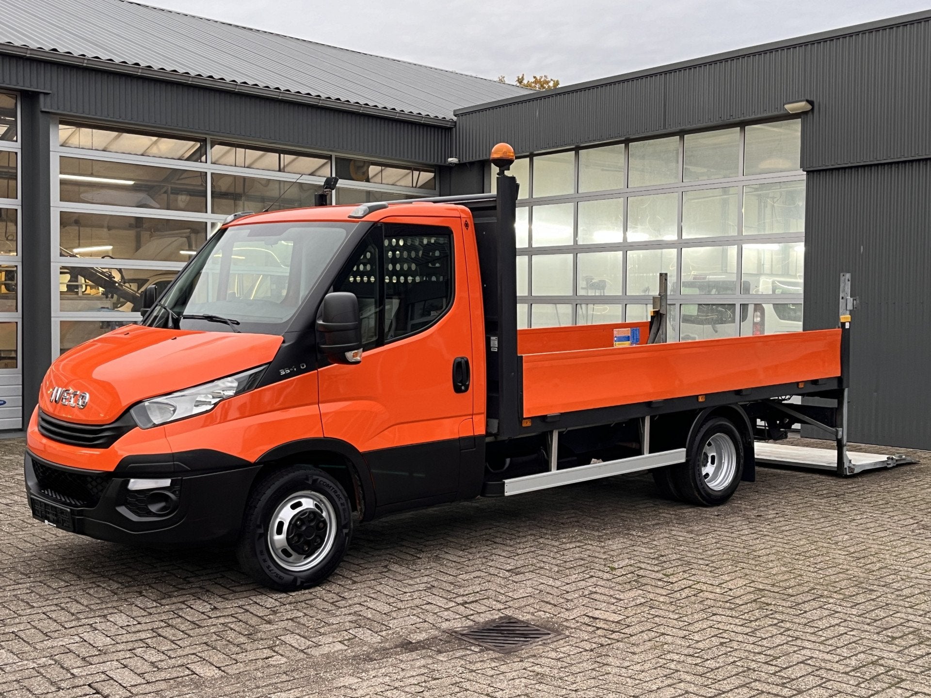 Iveco Daily 35S12V 2.3 Laadklep 500kg Afneembare Trekhaak 35, Auto's, 13 km/l, Gebruikt, Iveco, Bedrijf