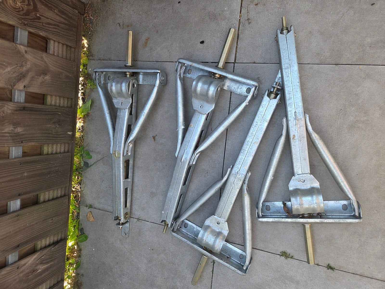4x caravan uitdraaisteunen / caravanpoten – ongebruikt, Caravans en Kamperen, Caravan accessoires, Ophalen, Nieuw
