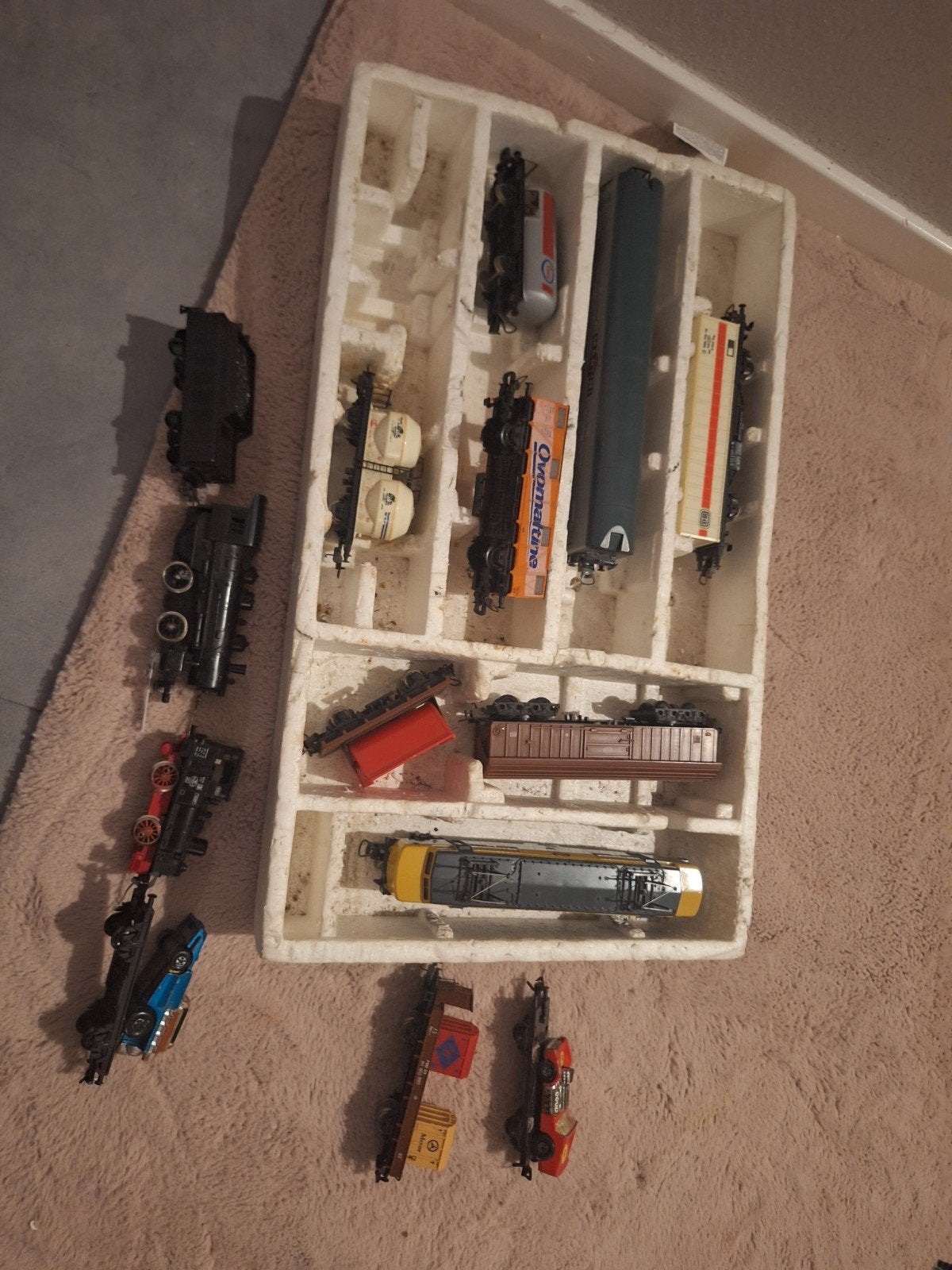 Diverse gebruikte treinwagons en locomotief, Ophalen of Verzenden, Gebruikt, Wagon