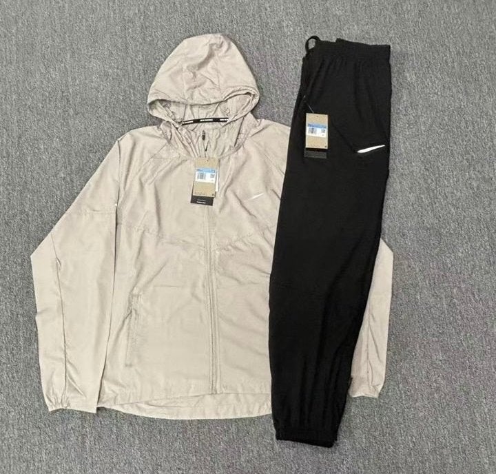 Nike trainingspak - jas en broek maat M, Meerkleurig, Nieuw, Overige maten, Ophalen of Verzenden