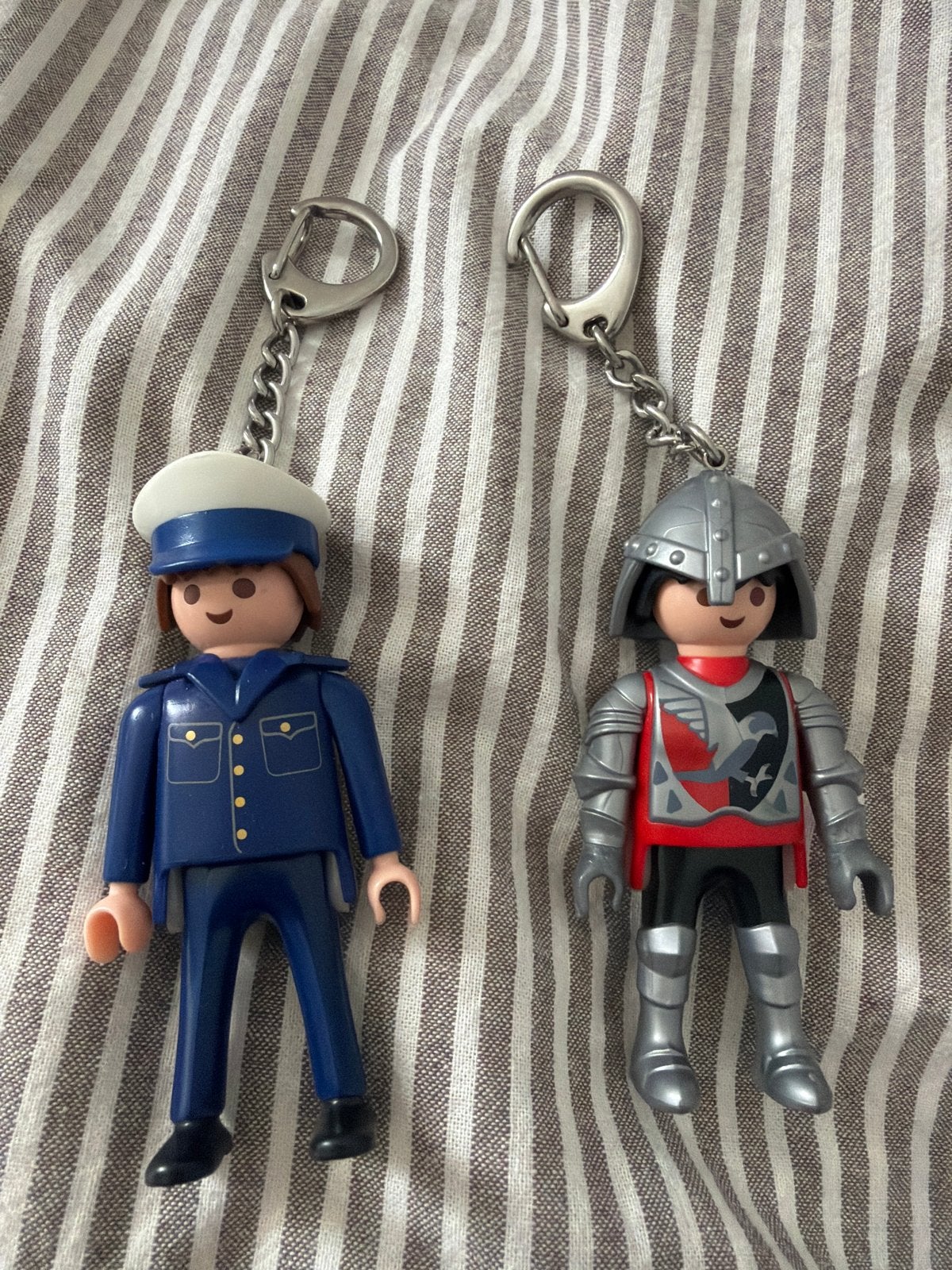 Playmobil sleutelhangers: Politieagent en Ridder, Ophalen of Verzenden, Gebruikt