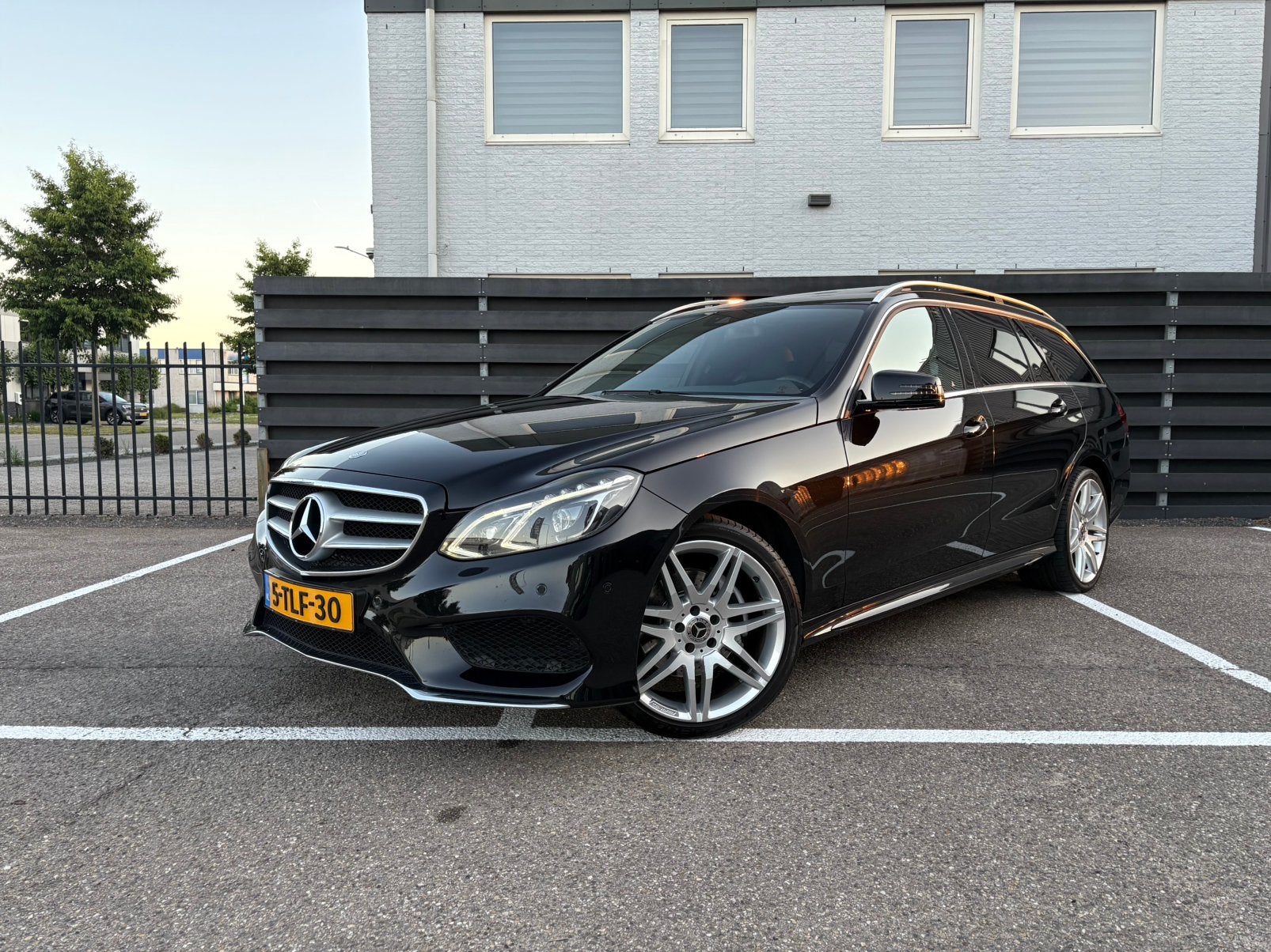 Mercedes-Benz E-Klasse 2.0 E250 Estate AUT 2013 Zwart, Auto's, Automaat, Euro 5, Achterwielaandrijving, Zwart