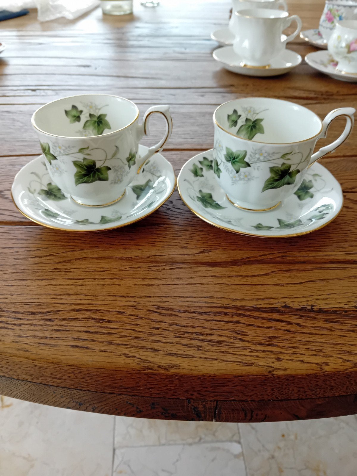 Set van 2 Duchess "Ivy" theekopjes met schotels, Ophalen