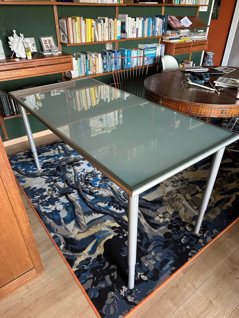IKEA bureau met glazen blad, in hoogte verstelbaar, Ophalen, Gebruikt, In hoogte verstelbaar, IKEA