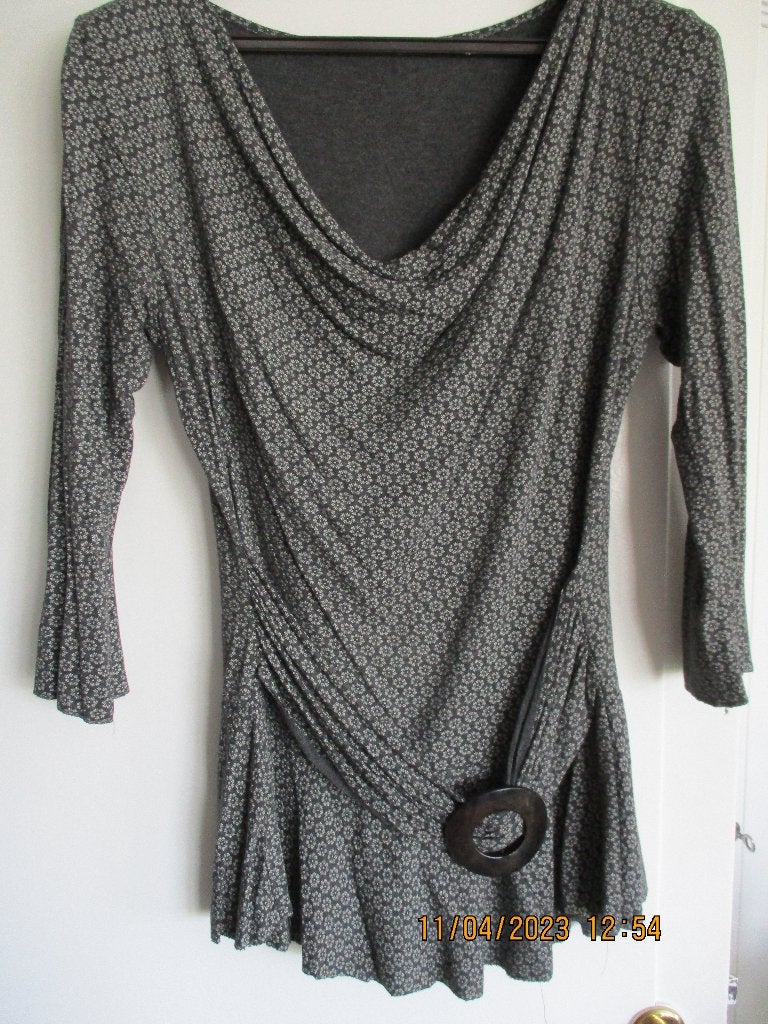 Apart lang-vallend shirt met gesp-accent, Kleding | Dames, Zo goed als nieuw, Korte mouw, Grijs, Ophalen