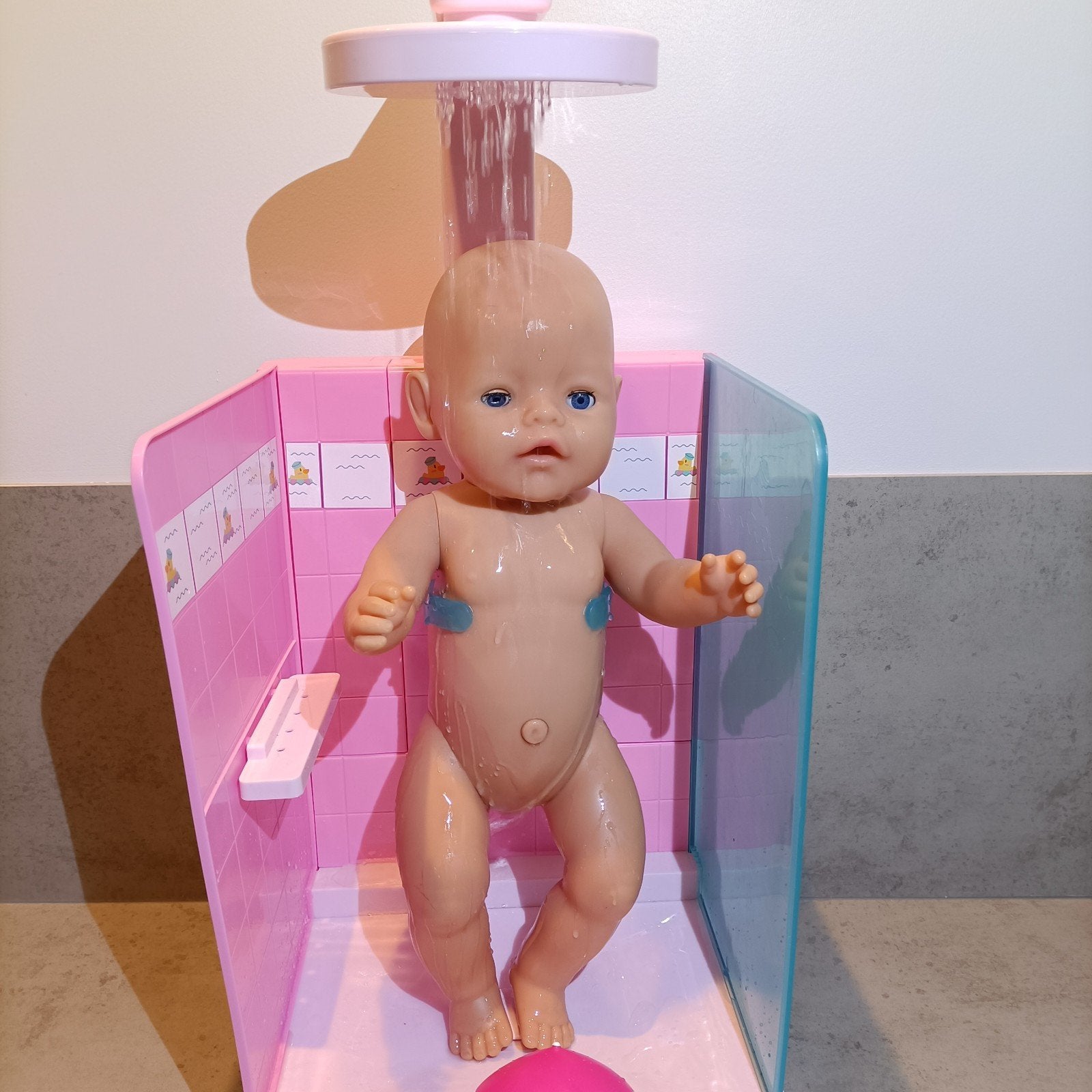 Baby Born douche exclusief pop, Kinderen en Baby's, Speelgoed | Poppen, Ophalen of Verzenden, Zo goed als nieuw, Babypop