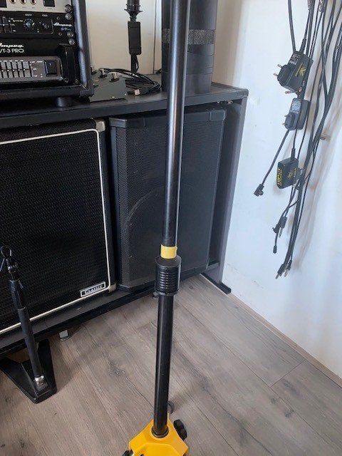 Standaard voor bass of gitaar, Ophalen, Zo goed als nieuw