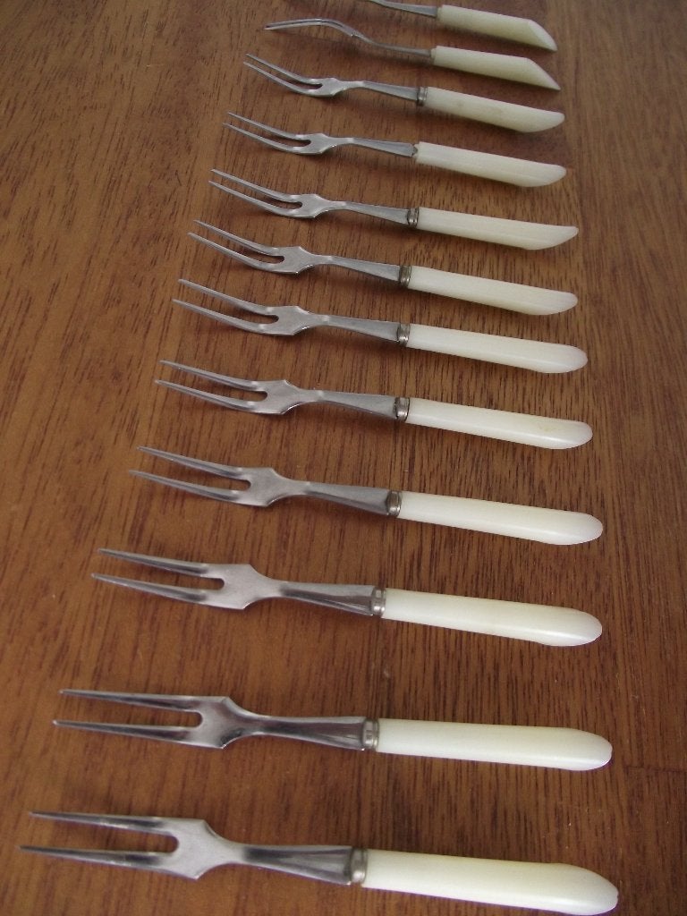 12 st wit bakeliet RVS cocktail vorkje 10 cm 1950-1960 p st, Antiek en Kunst, Antiek | Bestek, Ophalen of Verzenden