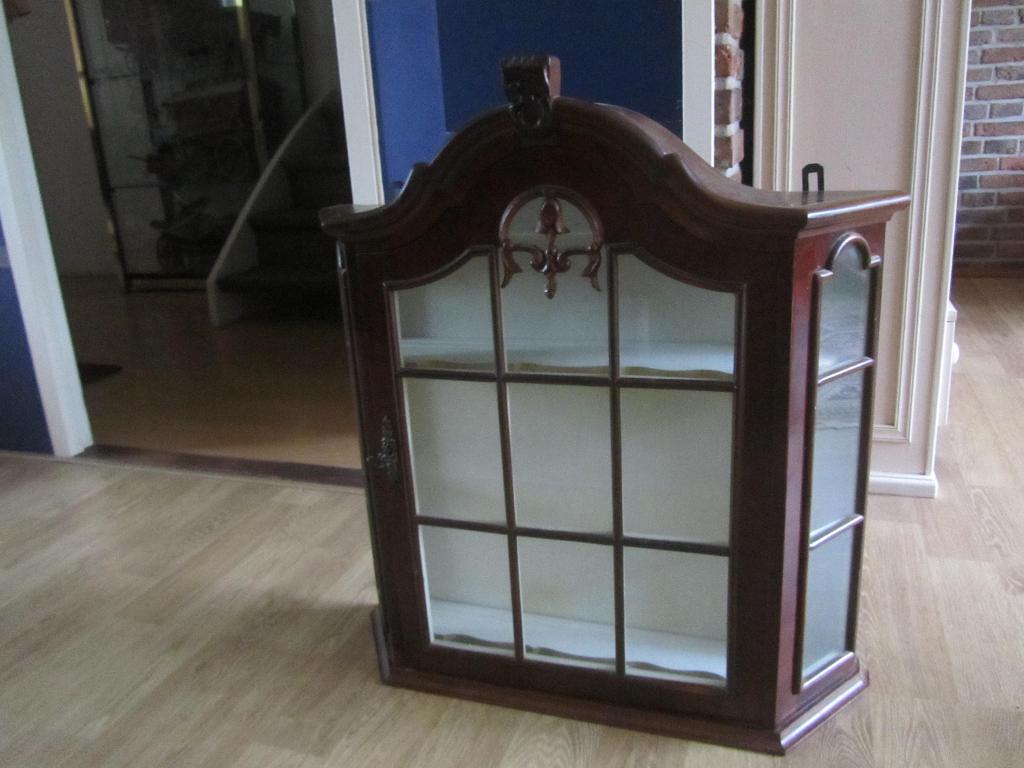 Oud Vitrine Kastje, 73 cm hg, 67cm br,19 cm dp ,erg mooi, Ophalen, Met deur(en), Glas, 50 tot 100 cm